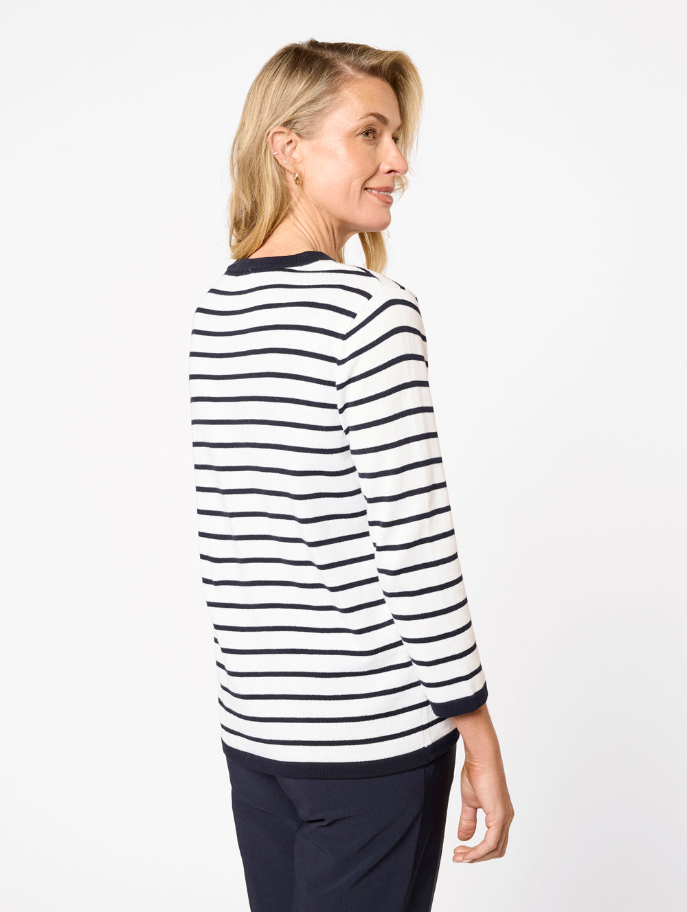 BA48695_BANVY142_3_1750222973000